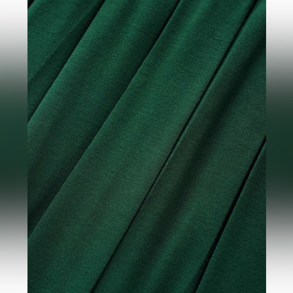 BloomChic Supersoft Essentials Plain Pleated Dress - Picture 6 of 8